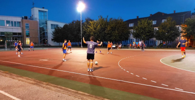 124